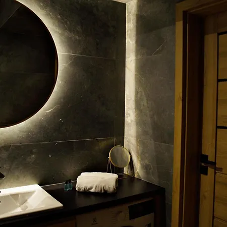 Thaddeus 48 Z Tarasem Apartament